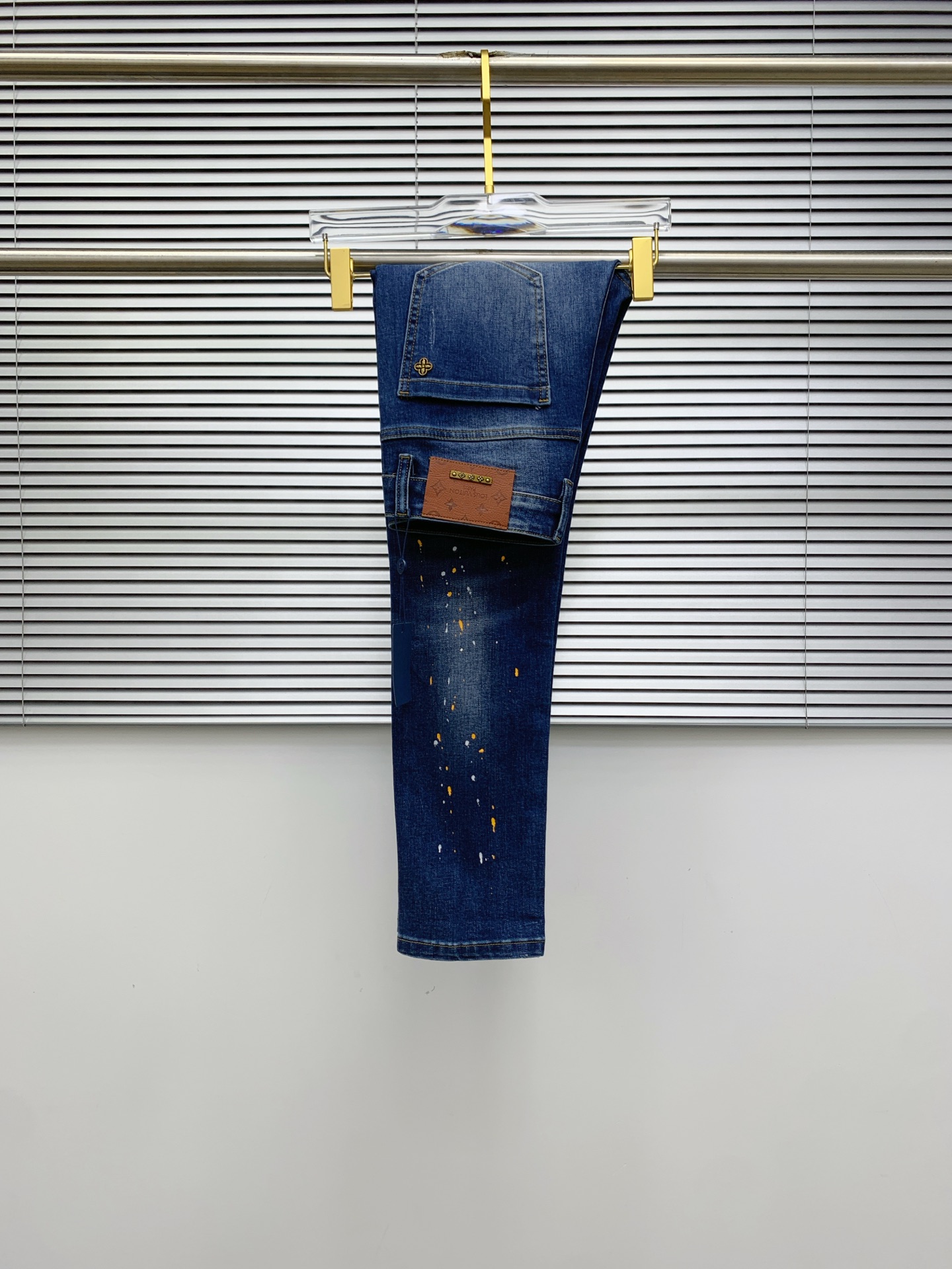 NO:518544,Lv【New Product】Exclusively available for high-end and exclusive 25SS four-season super-burning street-explosion series The most exclusive jeans launched. Original custom high-end quality fabric, customized hardware style slim-fitting tailoring, fabric with elasticity, micro-elastic upper body comfort, must-explode item!  Counter size 29-38 (no 35 no 37), louis vuitton, jeans, alexander wang19860909Lv【新品】高端独家发售 25SS四季款超燃炸街系列之最牛仔裤 独家隆重推出 原版定制高端品质面料 定制五金版型修身剪裁 面料带弹力 微弹上身舒适度超高 必爆单品！专柜尺码29-38（无35无37）,,louis vuitton,jeans,alexander wang,Men's clothing