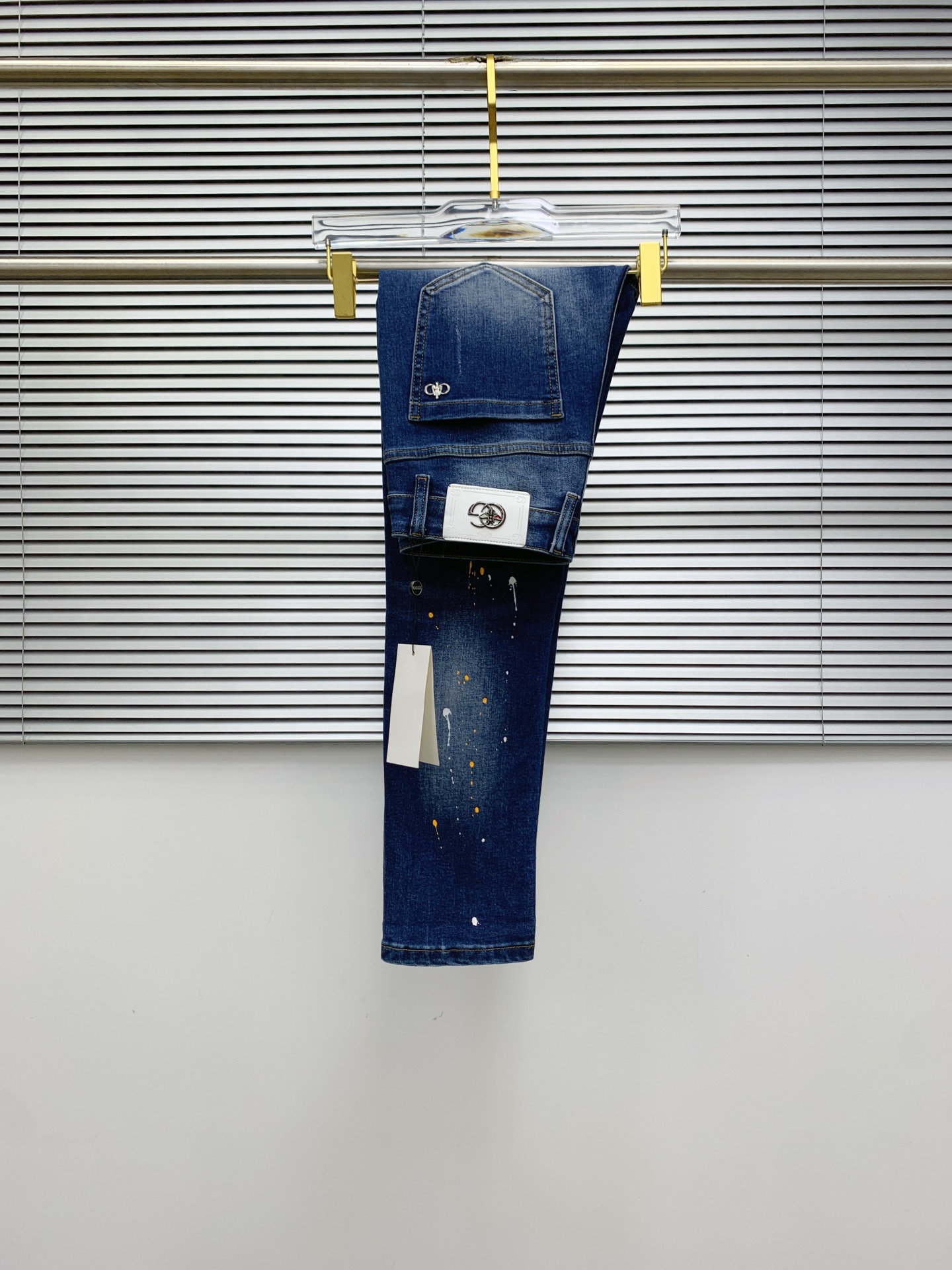 NO:518552,Gucci [New Product] is available for high-end exclusive sale. The 25SS four-season super-burning street-explosion series is the most exclusive and grandly launched. Original custom high-end quality fabric, customized hardware style slim-fitting tailoring, fabric with elasticity, micro-elastic upper body comfort, a must-have item!  Counter size 29-38 (no 35 no 37), gucci, jeans, alexander wang19860909古驰【新品】高端独家发售 25SS四季款超燃炸街系列之最牛仔裤 独家隆重推出 原版定制高端品质面料 定制五金版型修身剪裁 面料带弹力 微弹上身舒适度超高 必爆单品！专柜尺码29-38（无35无37）,,gucci,jeans,alexander wang,Men's clothing