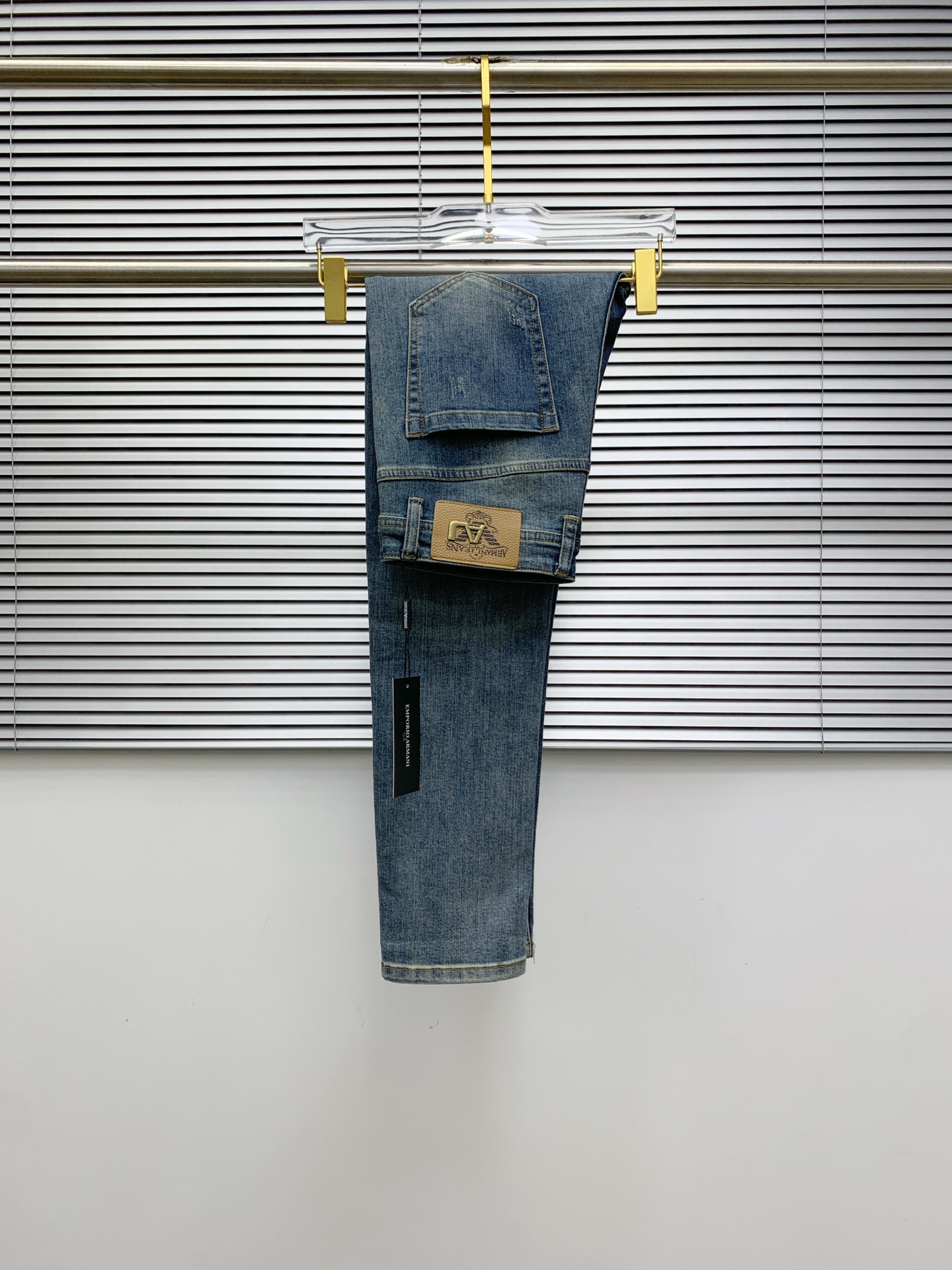 NO:518567,Armani [New Product] is available for high-end exclusive sale. The 25SS four-season super-burning street-explosion series is the most exclusive and grandly launched. Original custom high-end quality fabric, customized hardware style slim tailoring, fabric with elasticity, micro-elastic upper body comfort, a must-have item!  Counter size 29-38 (no 35 no 37), Armani, jeans, alexander wang19860909阿玛尼【新品】高端独家发售 25SS四季款超燃炸街系列之最牛仔裤 独家隆重推出 原版定制高端品质面料 定制五金版型修身剪裁 面料带弹力 微弹上身舒适度超高 必爆单品！专柜尺码29-38（无35无37）,,armani,jeans,alexander wang,Men's clothing