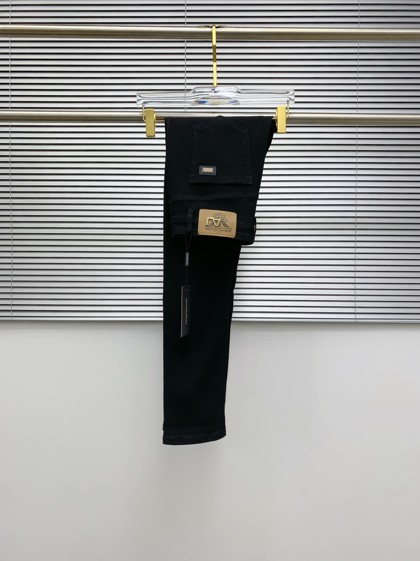 NO:518540,Armani [New Product] is available for high-end exclusive sale. The 25SS four-season super-burning street-explosion series is the most exclusive and grandly launched. Original custom high-end quality fabric, customized hardware style slim tailoring, fabric with elasticity, micro-elastic upper body comfort, a must-have item!  Counter size 29-38 (no 35 no 37), Armani, jeans, alexander wang19860909阿玛尼【新品】高端独家发售 25SS四季款超燃炸街系列之最牛仔裤 独家隆重推出 原版定制高端品质面料 定制五金版型修身剪裁 面料带弹力 微弹上身舒适度超高 必爆单品！专柜尺码29-38（无35无37）,,armani,jeans,alexander wang,Men's clothing