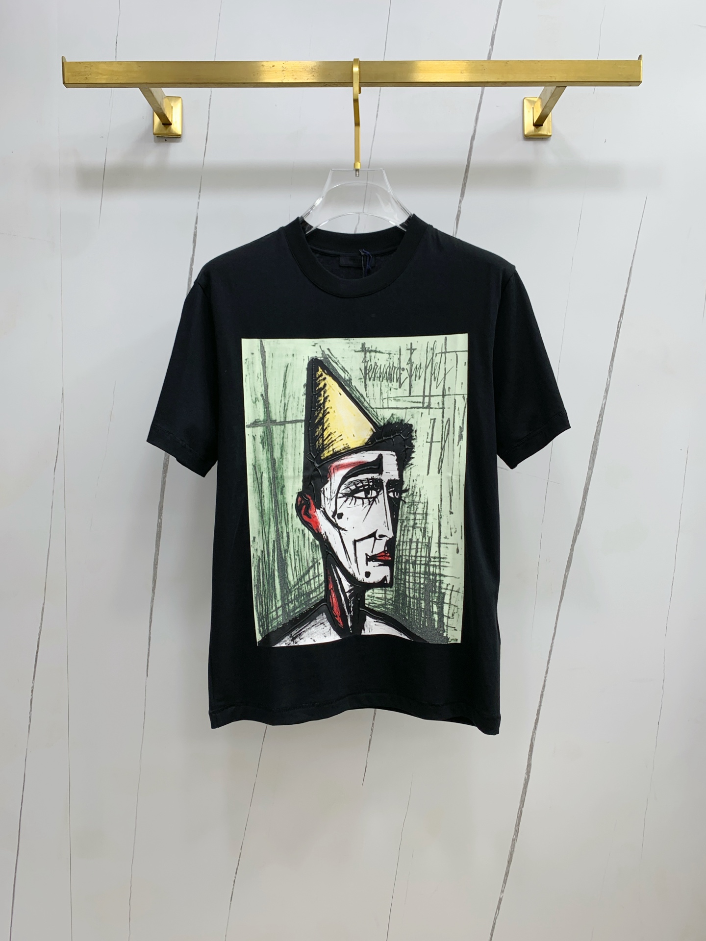 NO:156207,Prada's new short-sleeved T-shirt for men and women in spring and summer, the latest model is exclusively available on the entire network!  !  ~ It is classic and fashionable and versatile, who doesn’t like it? It will show the classic again. It is very pleasing to the eye and comes with a low luxury halo and recognition!  The traditional brand concept and modern advanced technology are perfectly combined. Coupled with the extremely modern and simple design, the exclusive logo pattern towel embroidery design!  Customized 100% imported pure cotton fabric!  The texture of this model is quite touching, the specifications and grades are known with tentacles. The degree of delicateness and breathability are top-notch!  Size M-3XL, prada, T-shirt,tees, t-shirt,alexander wang19860909普拉达2025春夏新款男女同款短袖T恤,最新款全网独家首上！！~既经典有时尚百搭,谁不爱啊,将经典再次展现,非常的耐看,自带低奢光环与辨识度！传统的品牌理念和现代化的先进技术进行了完美结合.加上极其现代摩登风范的简约设计,专属logo图案毛巾绣设计！定制百分百进口纯棉面料！此款的质感相当感人 触手便知规格档次 细腻程度与透气效果堪称顶级！尺码M-3XL,,prada,T-shirt,tees，t-shirt,alexander wang,Men's clothing