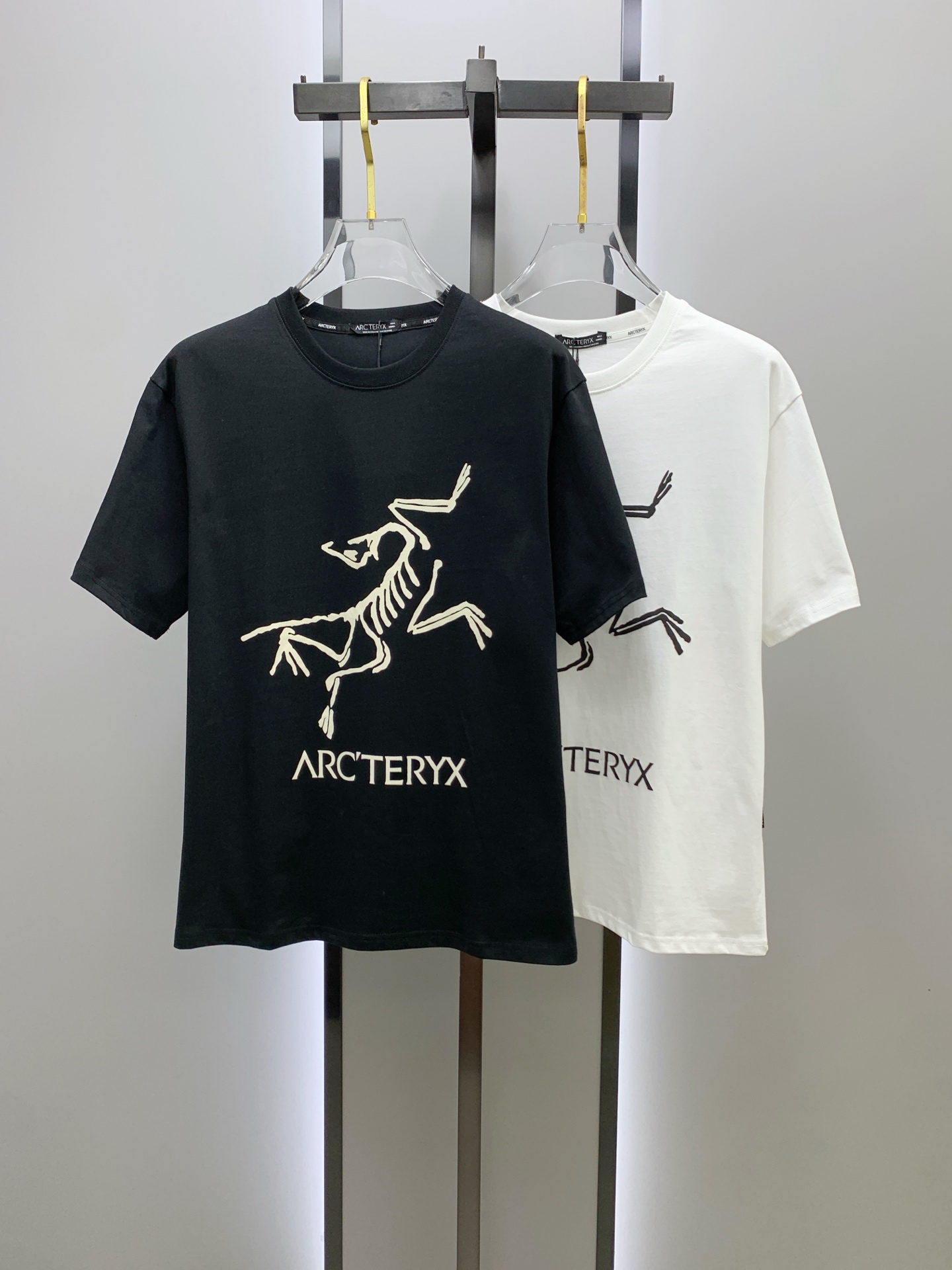 P始祖鸟2025夏季新款短袖T恤，个性艺术系列全网独家首发 百搭款细节处理完美纯棉面料十分精致 原版面料