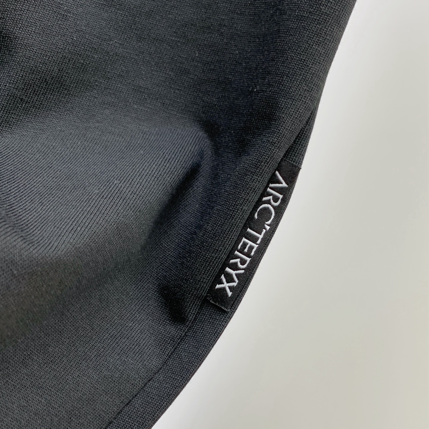 P始祖鸟2025夏季新款短袖T恤，个性艺术系列全网独家首发 百搭款细节处理完美纯棉面料十分精致 原版面料