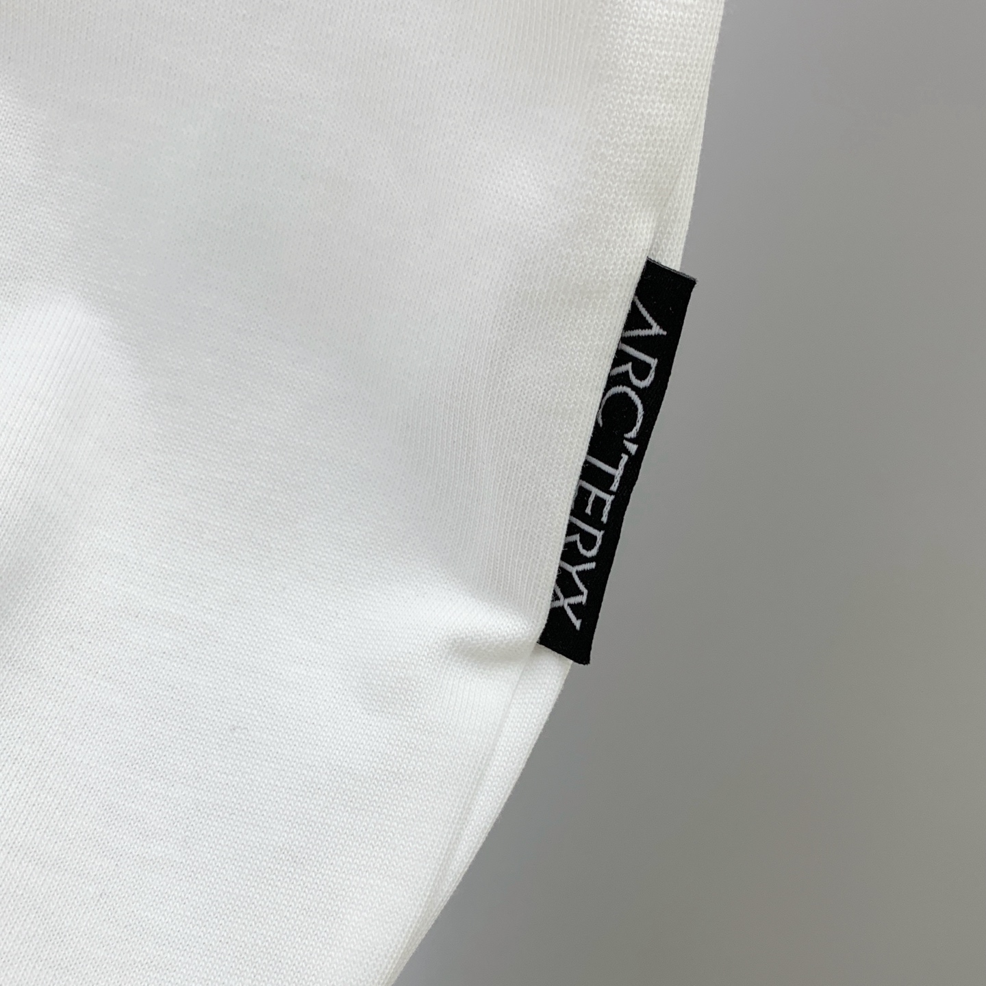 P始祖鸟2025夏季新款短袖T恤，个性艺术系列全网独家首发 百搭款细节处理完美纯棉面料十分精致 原版面料