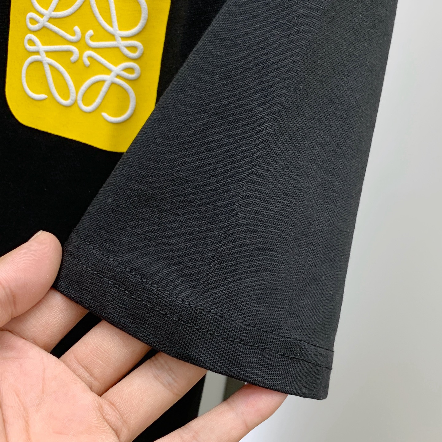 P罗意威2025夏季新款短袖T恤，个性艺术系列全网独家首发 百搭款细节处理完美纯棉面料十分精致 原版面料