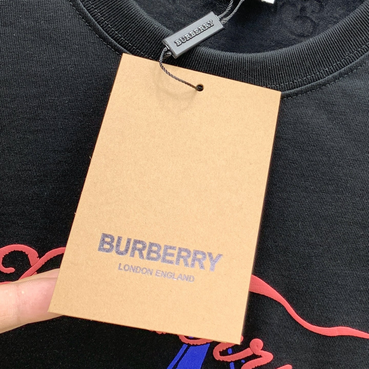 P巴宝莉2025夏季新款短袖T恤，个性艺术系列全网独家首发 百搭款细节处理完美纯棉面料十分精致 原版面料