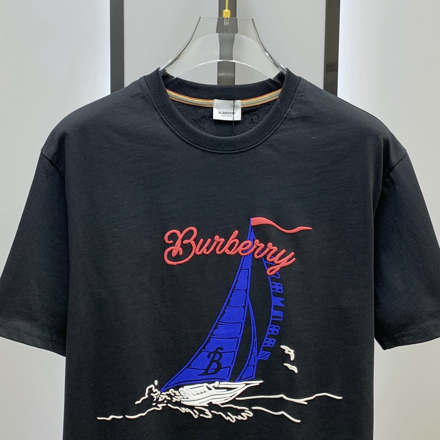 P巴宝莉2025夏季新款短袖T恤，个性艺术系列全网独家首发 百搭款细节处理完美纯棉面料十分精致 原版面料