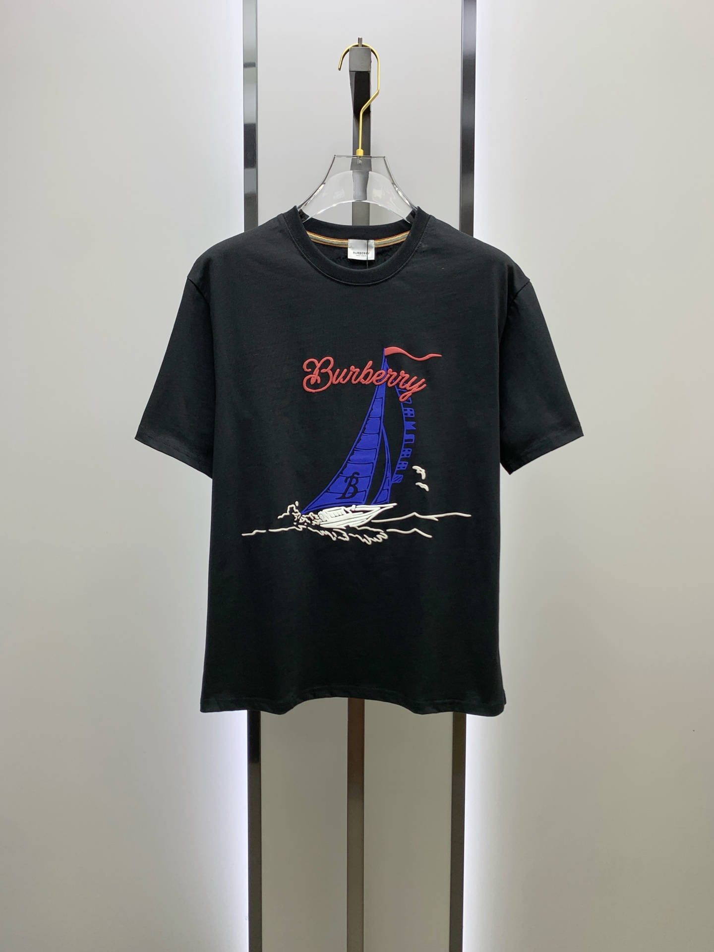 P巴宝莉2025夏季新款短袖T恤，个性艺术系列全网独家首发 百搭款细节处理完美纯棉面料十分精致 原版面料