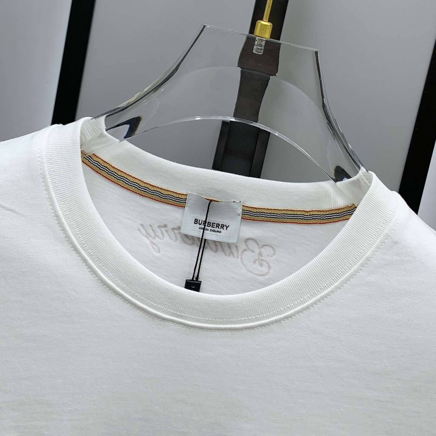 P巴宝莉2025夏季新款短袖T恤，个性艺术系列全网独家首发 百搭款细节处理完美纯棉面料十分精致 原版面料