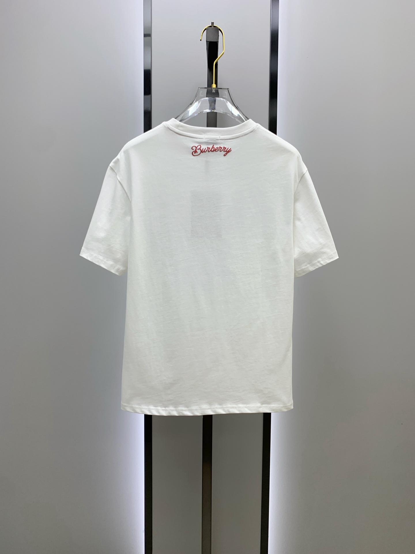 P巴宝莉2025夏季新款短袖T恤，个性艺术系列全网独家首发 百搭款细节处理完美纯棉面料十分精致 原版面料