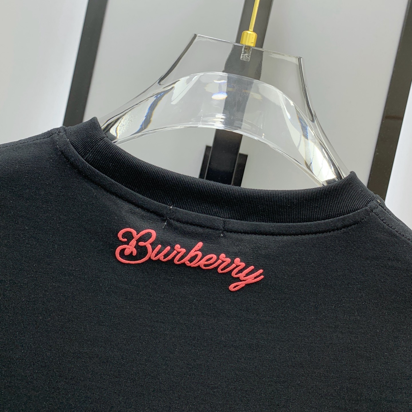 P巴宝莉2025夏季新款短袖T恤，个性艺术系列全网独家首发 百搭款细节处理完美纯棉面料十分精致 原版面料