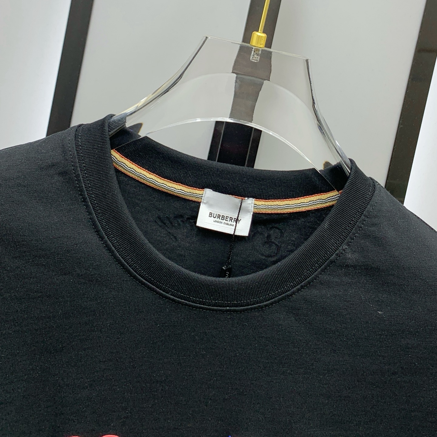 P巴宝莉2025夏季新款短袖T恤，个性艺术系列全网独家首发 百搭款细节处理完美纯棉面料十分精致 原版面料