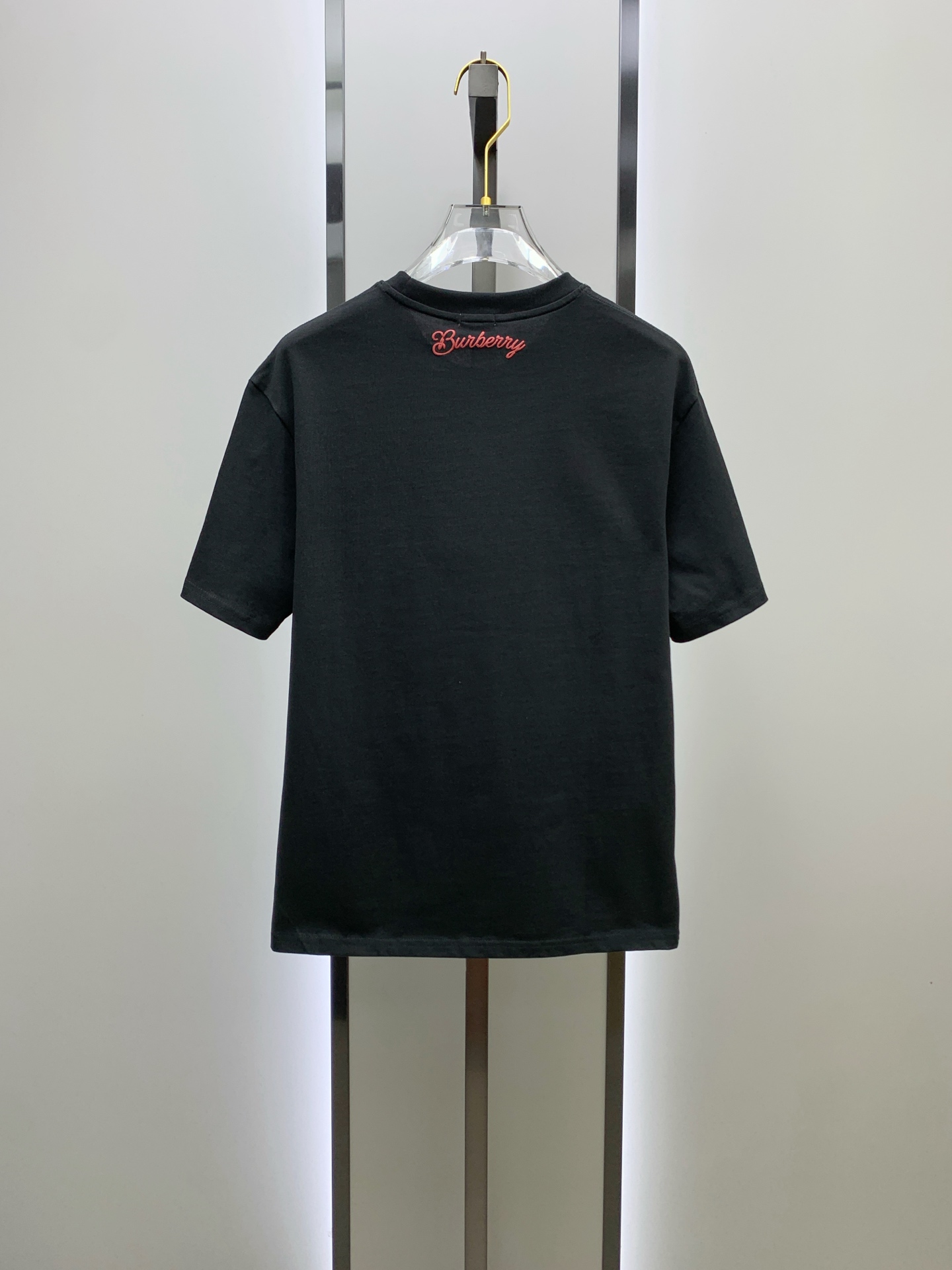 P巴宝莉2025夏季新款短袖T恤，个性艺术系列全网独家首发 百搭款细节处理完美纯棉面料十分精致 原版面料