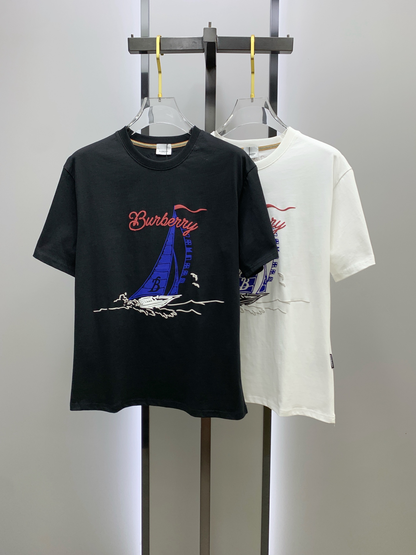 P巴宝莉2025夏季新款短袖T恤，个性艺术系列全网独家首发 百搭款细节处理完美纯棉面料十分精致 原版面料