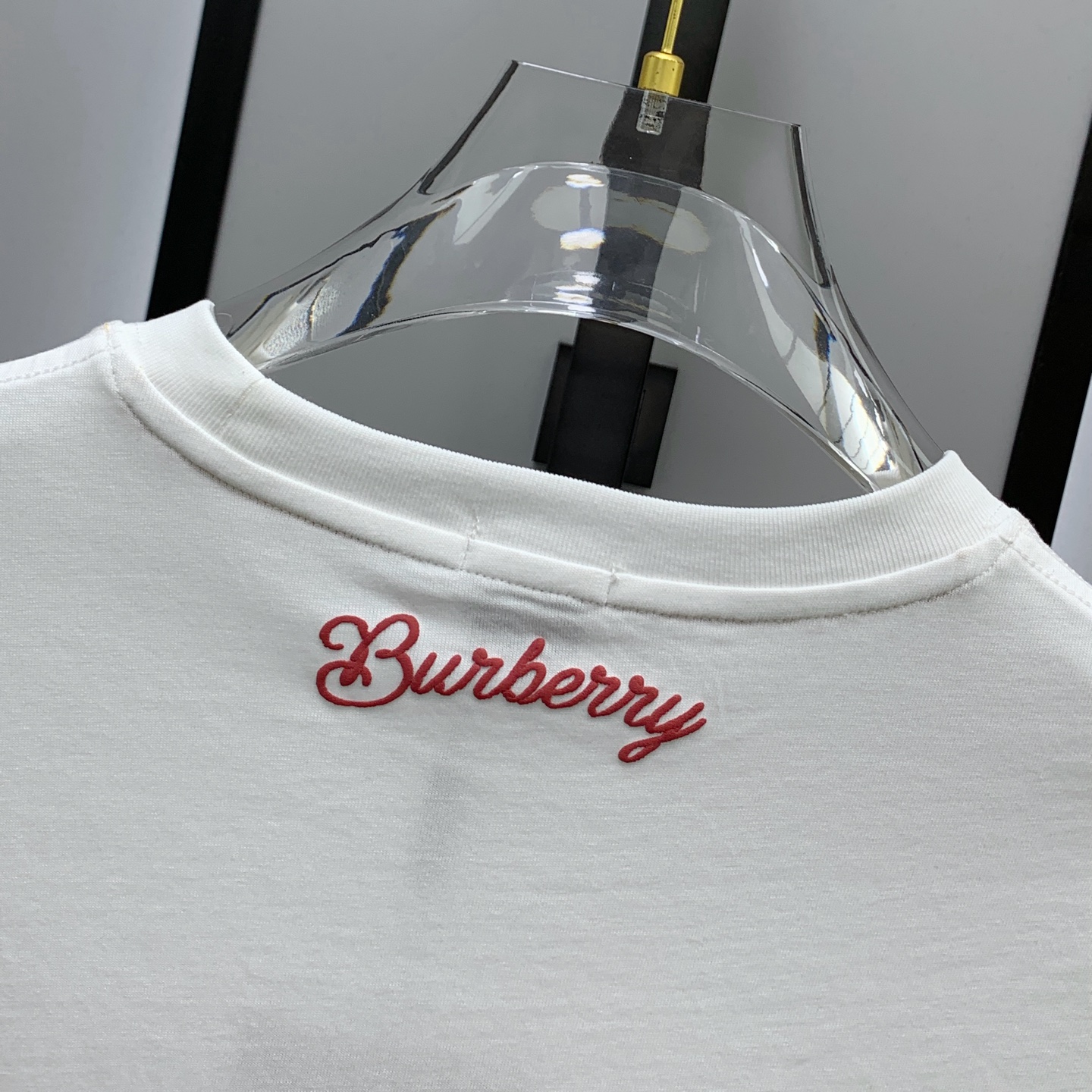 P巴宝莉2025夏季新款短袖T恤，个性艺术系列全网独家首发 百搭款细节处理完美纯棉面料十分精致 原版面料