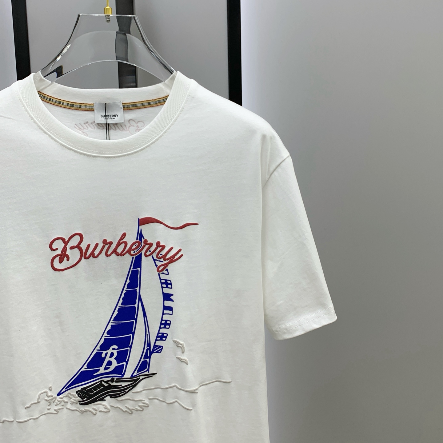 P巴宝莉2025夏季新款短袖T恤，个性艺术系列全网独家首发 百搭款细节处理完美纯棉面料十分精致 原版面料