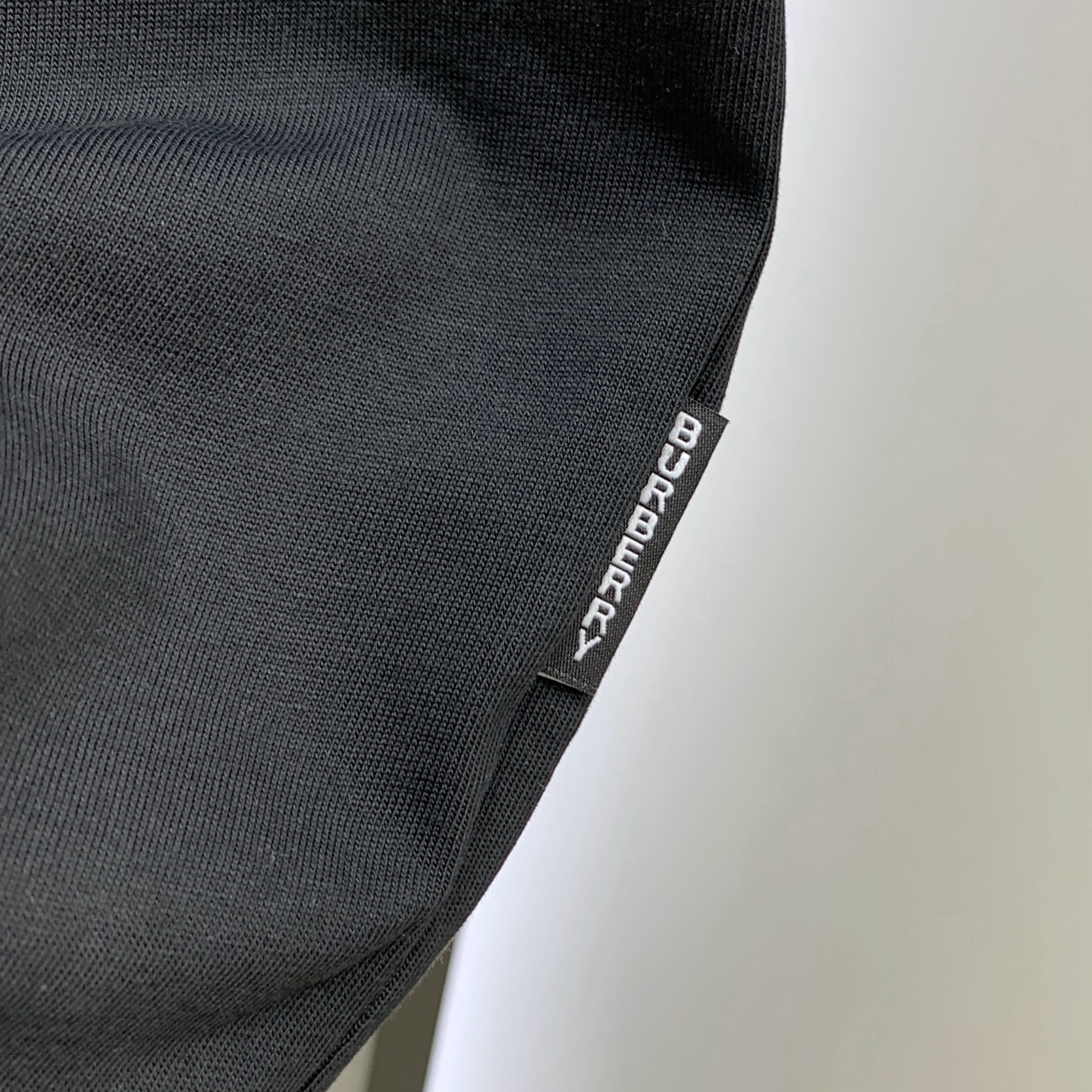 P巴宝莉2025夏季新款短袖T恤，个性艺术系列全网独家首发 百搭款细节处理完美纯棉面料十分精致 原版面料