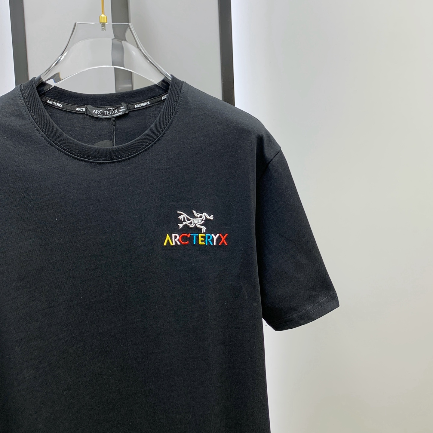 P始祖鸟2025夏季新款短袖T恤，个性艺术系列全网独家首发 百搭款细节处理完美纯棉面料十分精致 原版面料