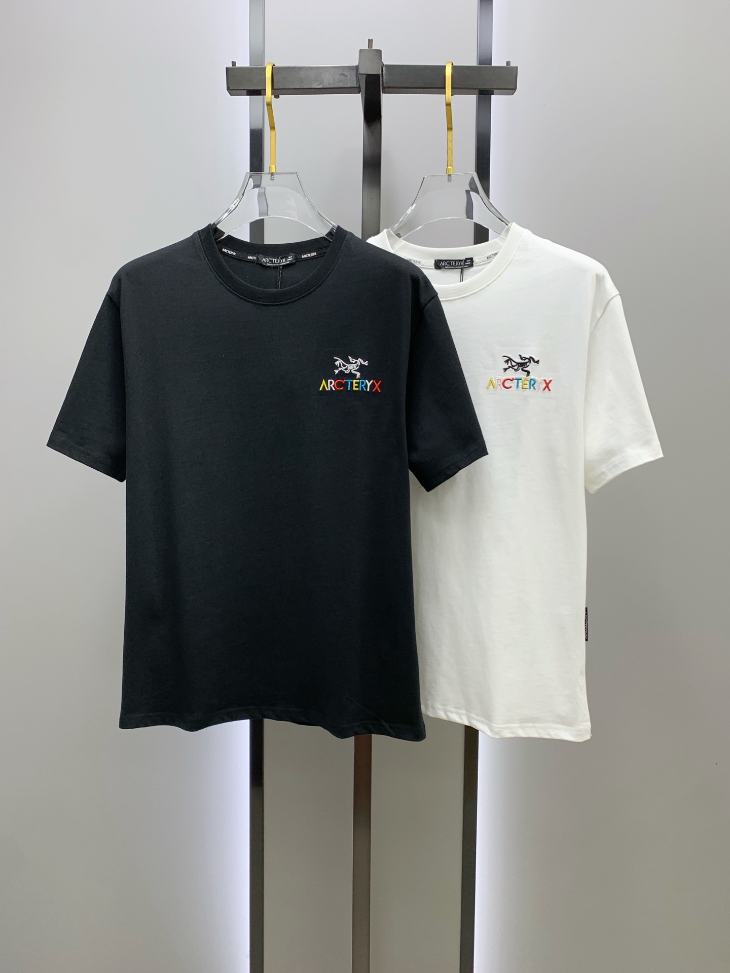 P始祖鸟2025夏季新款短袖T恤，个性艺术系列全网独家首发 百搭款细节处理完美纯棉面料十分精致 原版面料