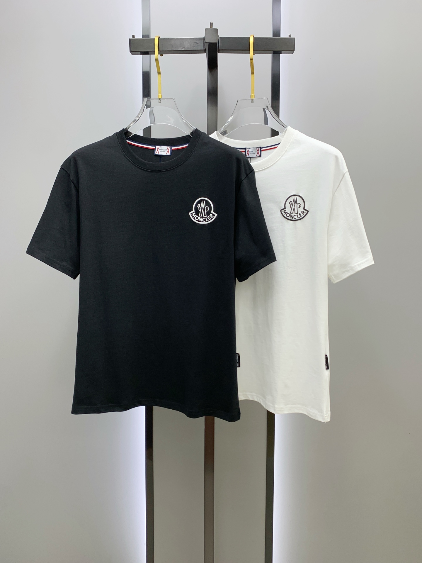 P蒙口2025夏季新款短袖T恤，个性艺术系列全网独家首发 百搭款细节处理完美纯棉面料十分精致 原版面料 