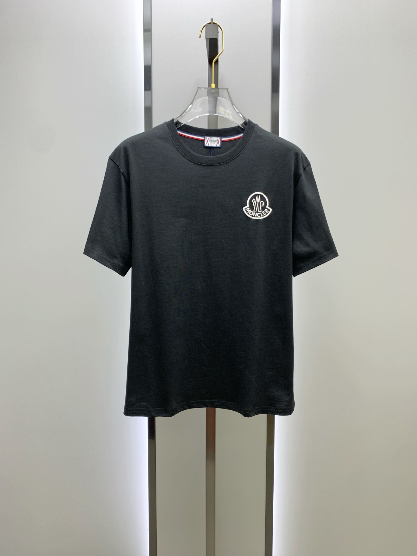 P蒙口2025夏季新款短袖T恤，个性艺术系列全网独家首发 百搭款细节处理完美纯棉面料十分精致 原版面料 