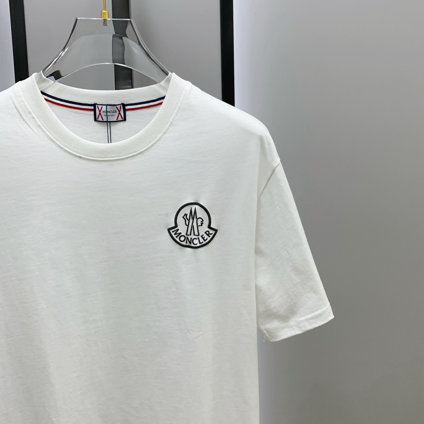 P蒙口2025夏季新款短袖T恤，个性艺术系列全网独家首发 百搭款细节处理完美纯棉面料十分精致 原版面料 