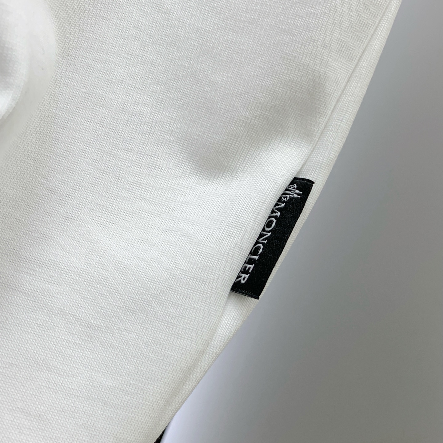 P蒙口2025夏季新款短袖T恤，个性艺术系列全网独家首发 百搭款细节处理完美纯棉面料十分精致 原版面料 