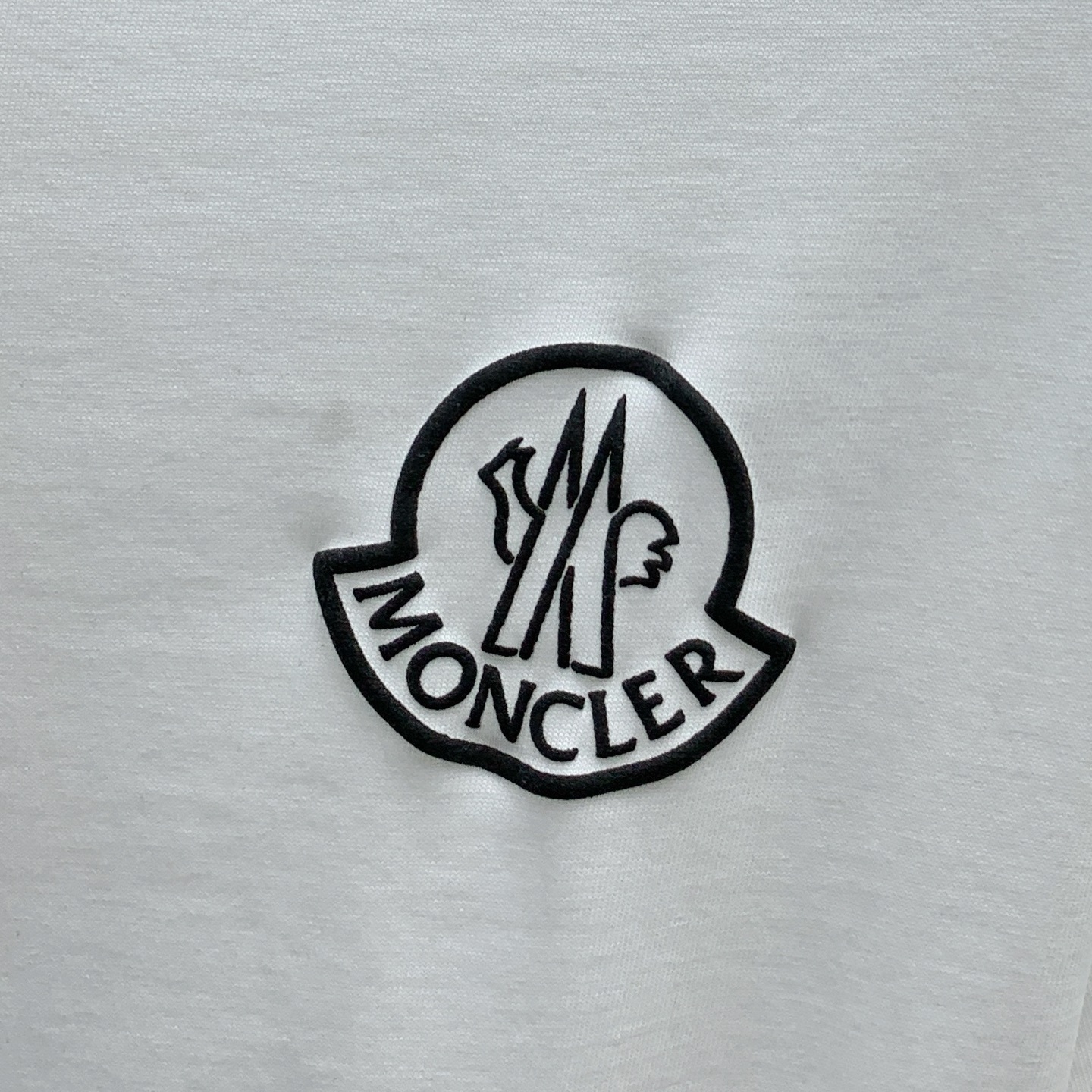 P蒙口2025夏季新款短袖T恤，个性艺术系列全网独家首发 百搭款细节处理完美纯棉面料十分精致 原版面料 