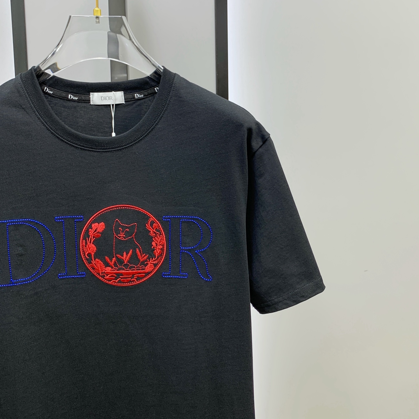 P迪奥2025夏季新款短袖T恤，个性艺术系列全网独家首发 百搭款细节处理完美纯棉面料十分精致 原版面料 