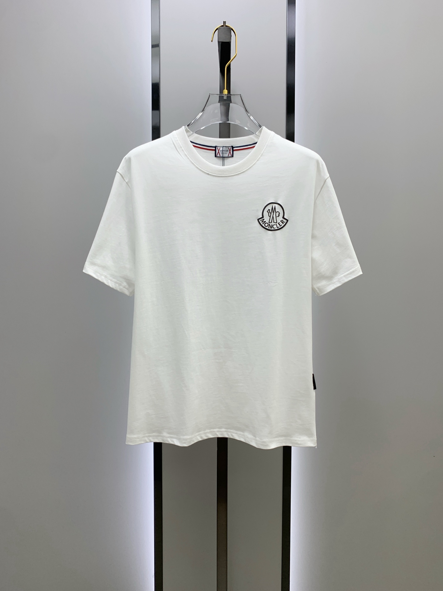 P蒙口2025夏季新款短袖T恤，个性艺术系列全网独家首发 百搭款细节处理完美纯棉面料十分精致 原版面料 