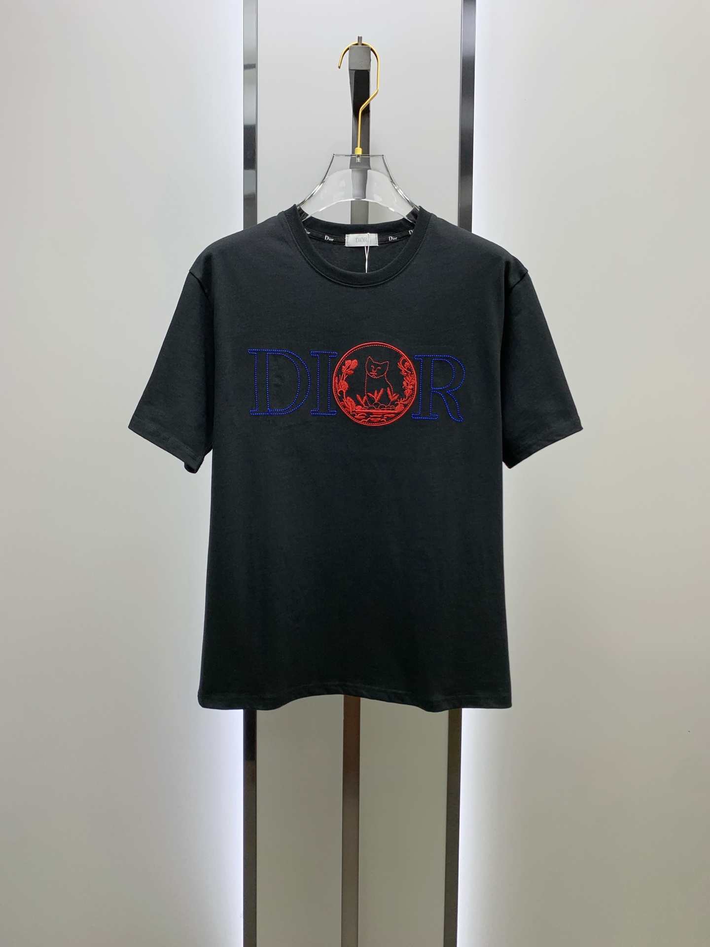 P迪奥2025夏季新款短袖T恤，个性艺术系列全网独家首发 百搭款细节处理完美纯棉面料十分精致 原版面料 