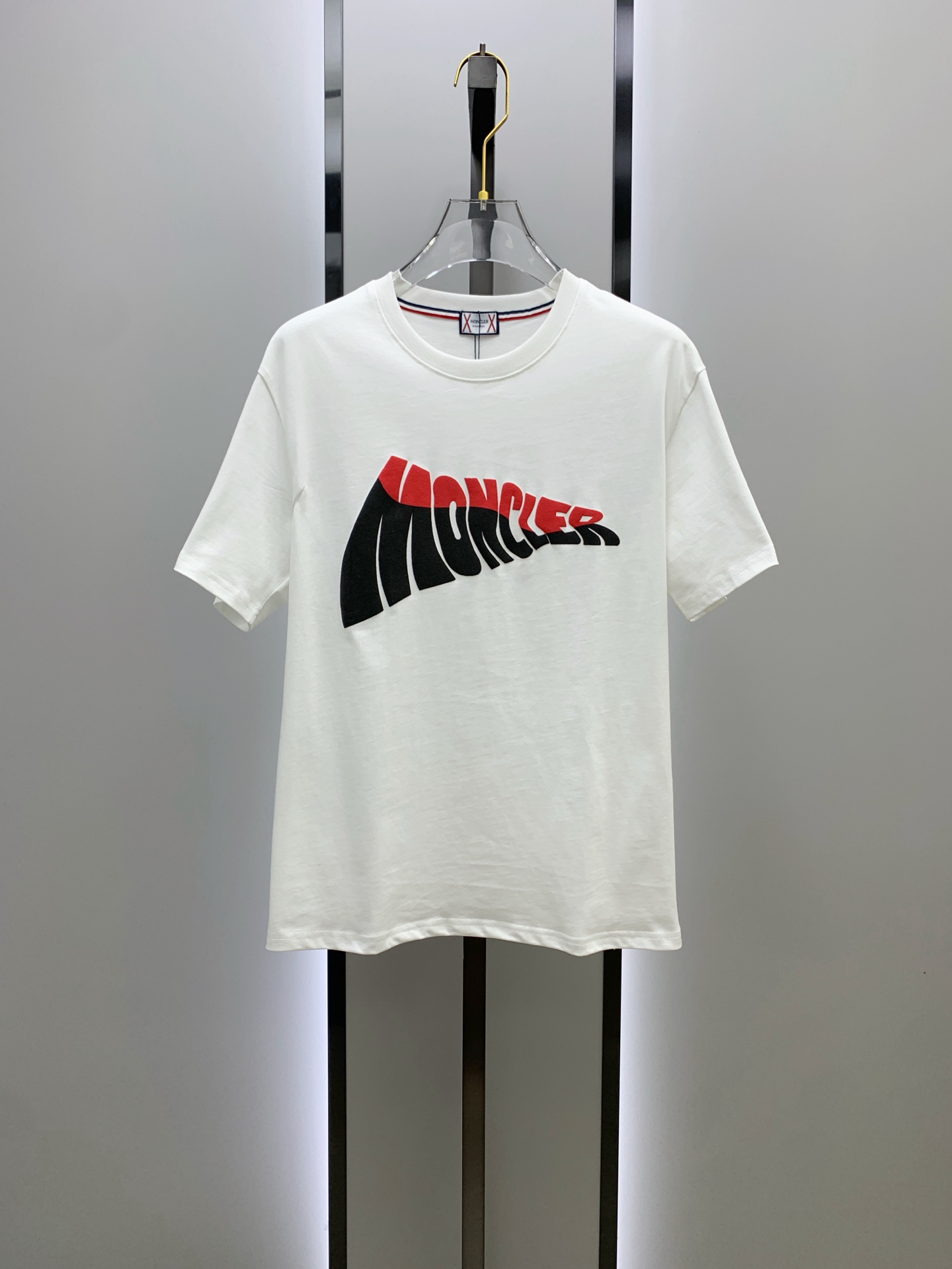 P蒙口2025夏季新款短袖T恤，个性艺术系列全网独家首发 百搭款细节处理完美纯棉面料十分精致 原版面料 