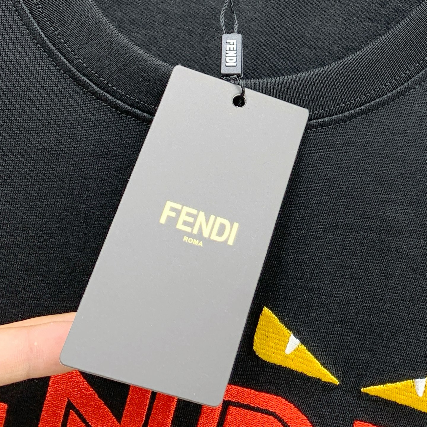 P芬迪2025夏季新款短袖T恤，个性艺术系列全网独家首发 百搭款细节处理完美纯棉面料十分精致 原版面料 