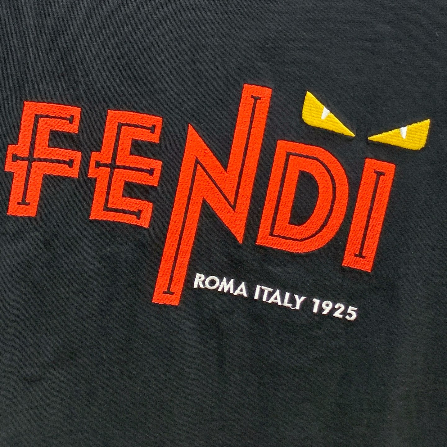 P芬迪2025夏季新款短袖T恤，个性艺术系列全网独家首发 百搭款细节处理完美纯棉面料十分精致 原版面料 