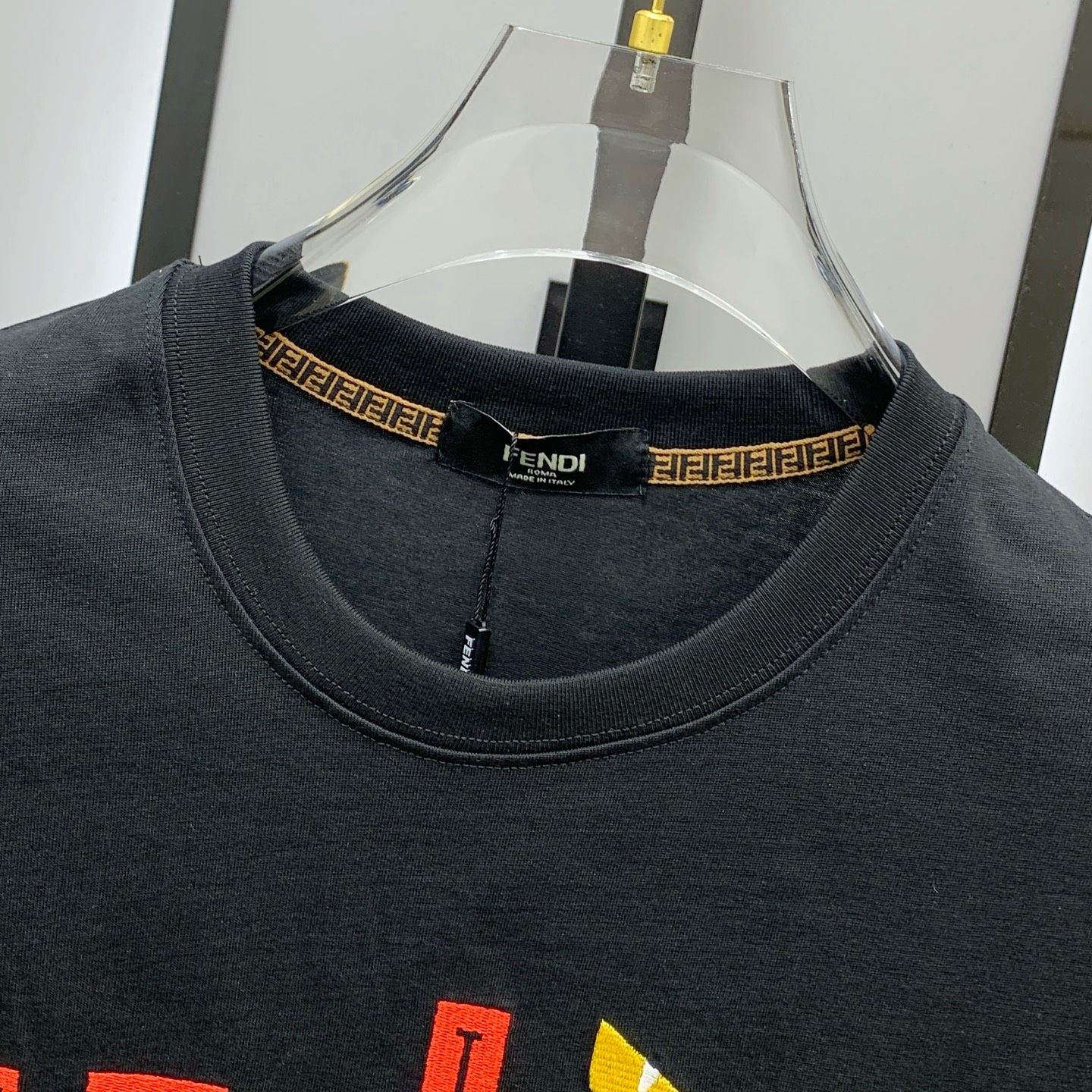 P芬迪2025夏季新款短袖T恤，个性艺术系列全网独家首发 百搭款细节处理完美纯棉面料十分精致 原版面料 