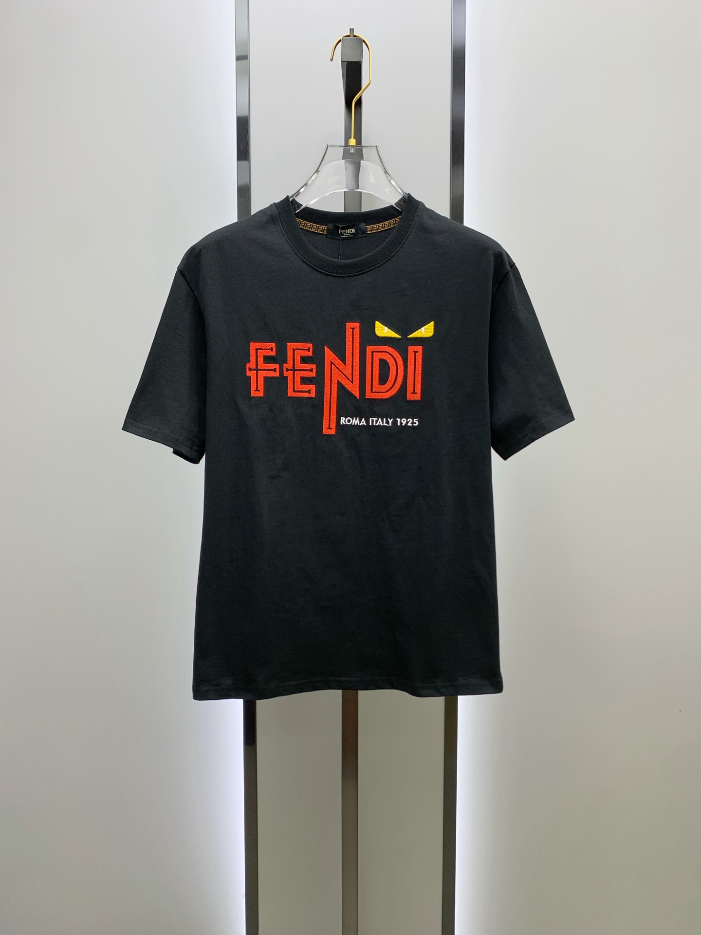 P芬迪2025夏季新款短袖T恤，个性艺术系列全网独家首发 百搭款细节处理完美纯棉面料十分精致 原版面料 