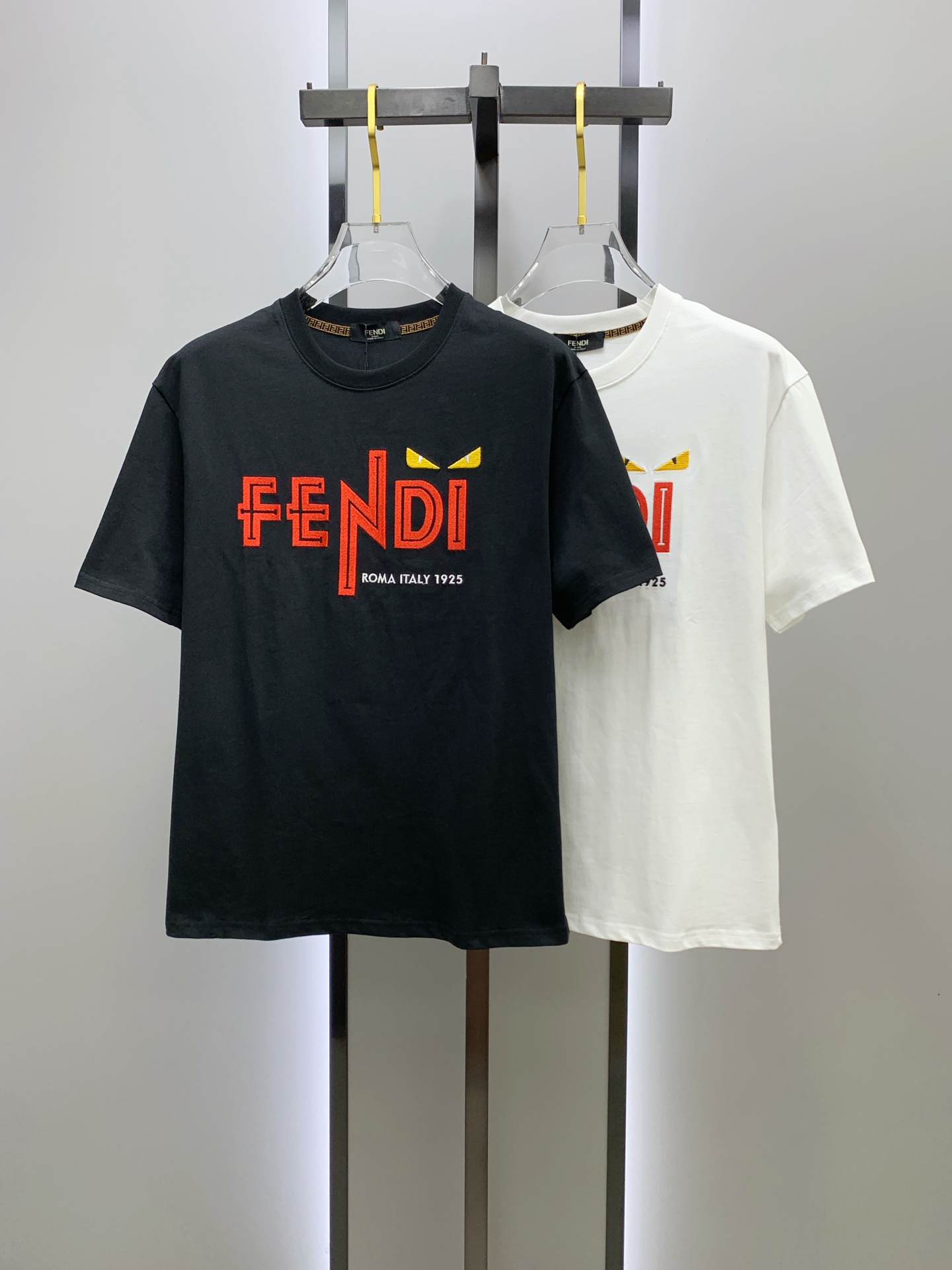 P芬迪2025夏季新款短袖T恤，个性艺术系列全网独家首发 百搭款细节处理完美纯棉面料十分精致 原版面料 