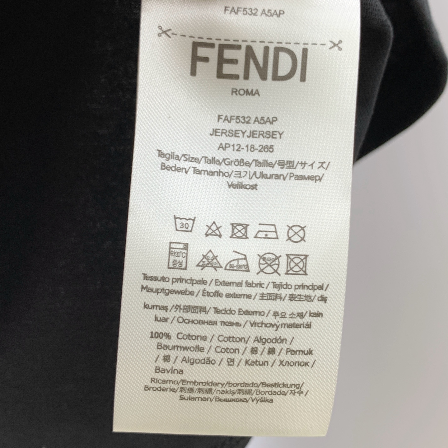 P芬迪2025夏季新款短袖T恤，个性艺术系列全网独家首发 百搭款细节处理完美纯棉面料十分精致 原版面料 