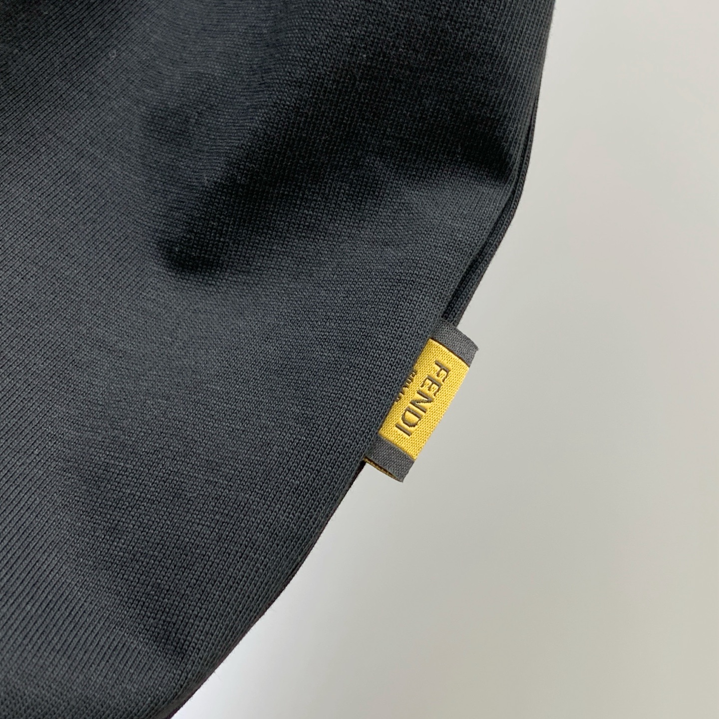 P芬迪2025夏季新款短袖T恤，个性艺术系列全网独家首发 百搭款细节处理完美纯棉面料十分精致 原版面料 