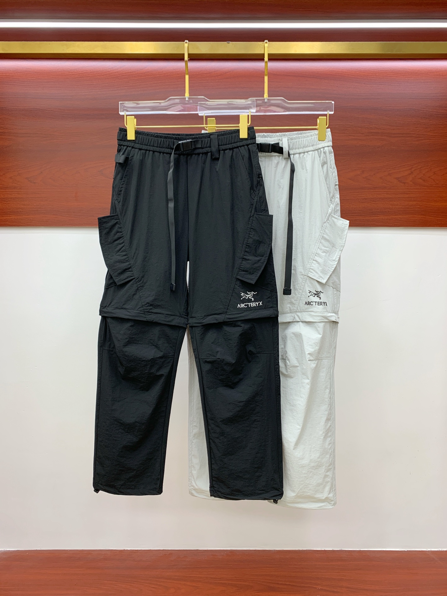 NO:161250,SS Spring and Summer Archaeopteryx hits!  Solid color casual pants, specially provided for fabric. Removable into shorts!  All civil servants/office workers/broad spectrum people are available. The complete set of the latest hang tags/responsive use of MILANO classic main mark!  Original Italian flavor!  Integrated locked edges and wraps!  Code number M-2XL, arc'teryx, shorts, alexander wang19860909SS春夏 始祖鸟爆款来袭！纯色休闲裤,特供面料. 可拆卸成短裤！公务员/上班族/广谱人群均可.全套最新款吊牌/延用MILANO经典主唛！原汁原味的意大利制造风味！一体化锁边包边！码数M-2XL,arc'teryx,shorts,alexander wang,Men's clothing