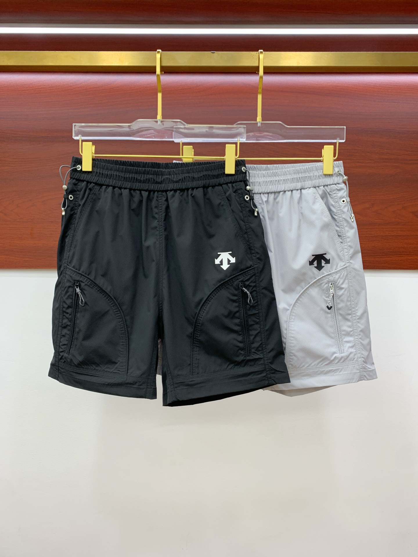 NO:161231,DiSant 2025 spring and summer new men's casual shorts high-end products are simple, fashionable and generous. Customized original imported fabrics are simple, neat and refreshing. Quality workmanship details can withstand any form of inspection. Simple, elegant and versatile style. The upper body is elegant and handsome, with M-2XL, shorts, alexander wang19860909迪桑特2025春夏新款男士休闲短裤 高端货简洁时尚大方 定制原版进口面料 简洁利落又清爽 品质做工细节经得起任何形式检验简约大方百搭款 上身优雅帅气,码数M-2XL,,shorts,alexander wang,Men's clothing