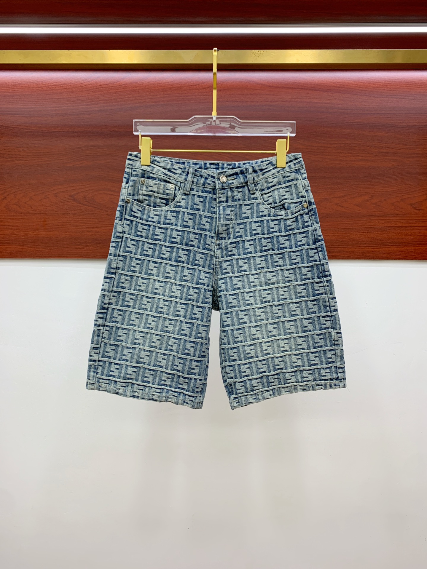 NO:161255,Fendi high-end customization 2025Ss spring and summer new original single hot denim shorts super customization original hardware super heavy industry craftsmanship excellent style, impeccable details!  The style is not picky!  Must-have sizes for summer: 29-38 (no 35 no 37), fendi, shorts, alexander wang19860909芬迪高端定制 2025Ss春夏新款原单爆款牛仔短裤 超级定制款 原版五金 超级重工工艺 版型超赞,细节做工无可挑剔！款式不挑人！夏季必备尺码:29-38（无35无37）,,fendi,shorts,alexander wang,Men's clothing