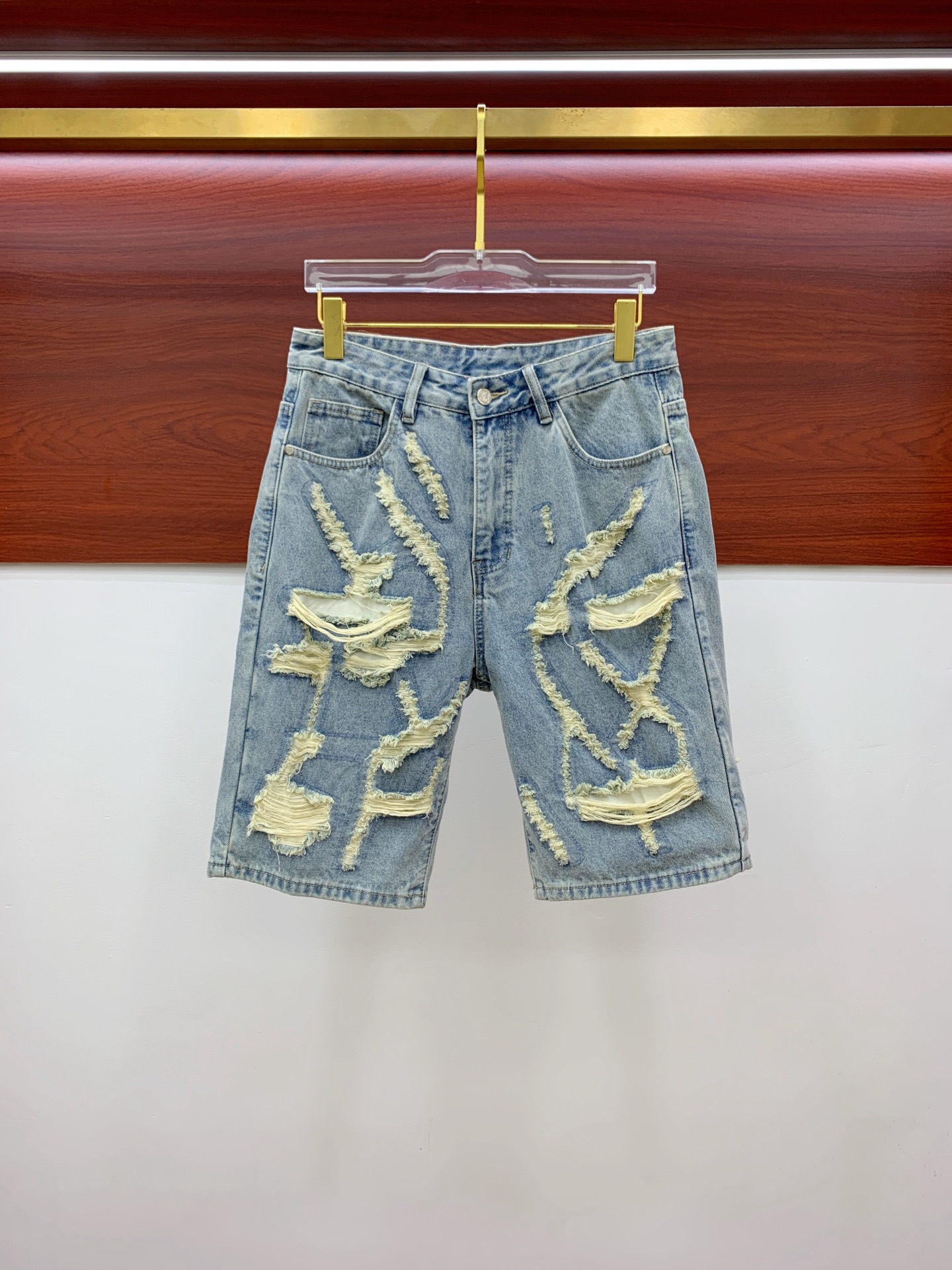 NO:161246,Luo Yiwei high-end customization 2025Ss spring and summer new original single hot denim shorts super customization original hardware super heavy industry craftsmanship excellent style, impeccable details!  The style is not picky!  Must-have sizes for summer: 29-38 (no 35 no 37), loewe, shorts, alexander wang19860909罗意威高端定制 2025Ss春夏新款原单爆款牛仔短裤 超级定制款 原版五金 超级重工工艺 版型超赞,细节做工无可挑剔！款式不挑人！夏季必备尺码:29-38（无35无37）,,loewe,shorts,alexander wang,Men's clothing