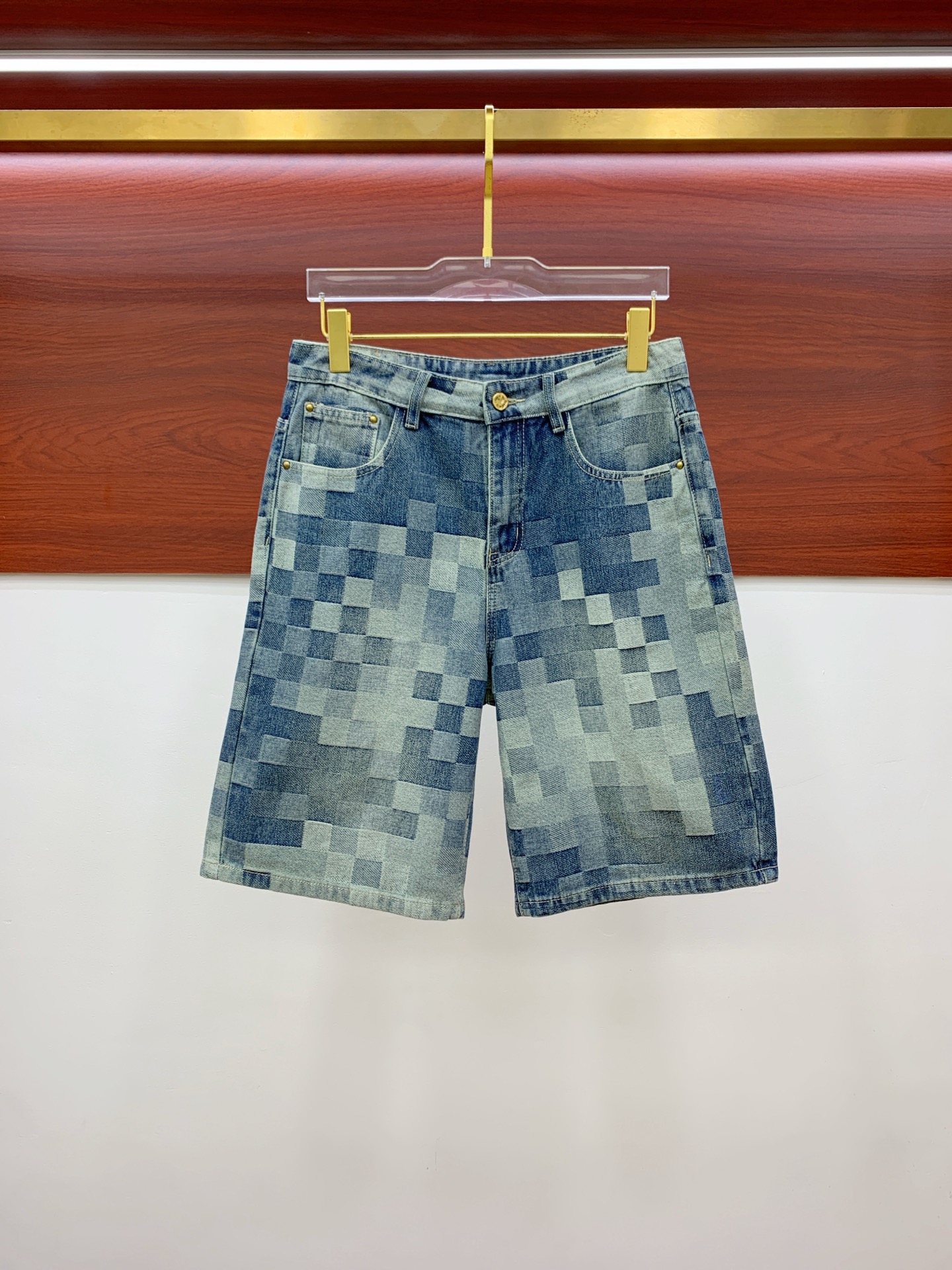 NO:161239,Lv high-end customization 2025Ss spring and summer new original single hot denim shorts super customization original hardware super heavy industry craftsmanship excellent style, impeccable details!  The style is not picky!  Must-have sizes for summer: 29-38 (no 35 no 37), louis vuitton, shorts, alexander wang19860909Lv高端定制 2025Ss春夏新款原单爆款牛仔短裤 超级定制款 原版五金 超级重工工艺 版型超赞,细节做工无可挑剔！款式不挑人！夏季必备尺码:29-38（无35无37）,,louis vuitton,shorts,alexander wang,Men's clothing