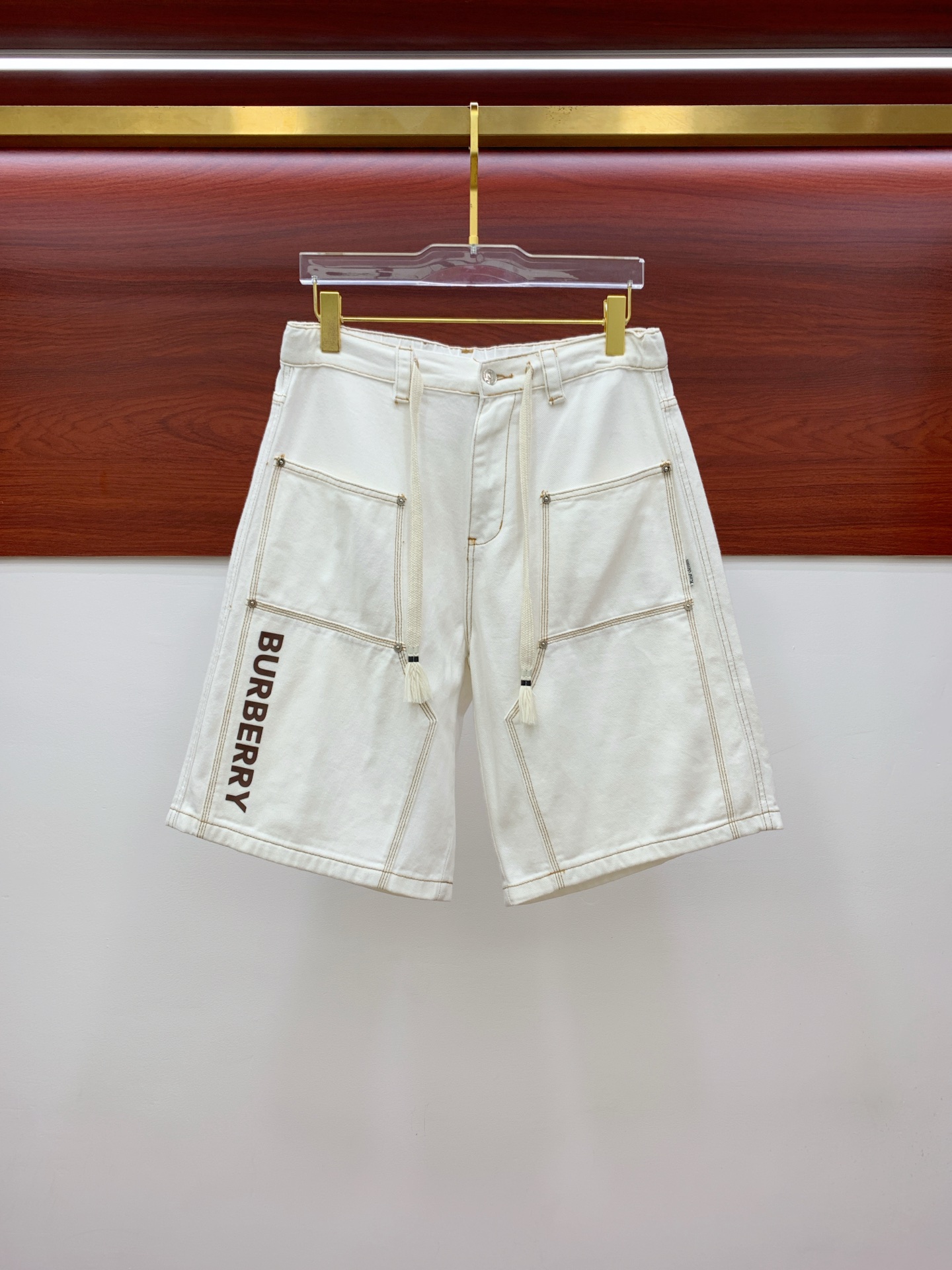 NO:161243,Burberry high-end customization 2025Ss spring and summer new original single hot denim shorts super customization original hardware super heavy industry craftsmanship excellent style, impeccable details!  The style is not picky!  Must-have sizes for summer: 29-38 (no 35 no 37), burberry, shorts, alexander wang19860909巴宝莉高端定制 2025Ss春夏新款原单爆款牛仔短裤 超级定制款 原版五金 超级重工工艺 版型超赞,细节做工无可挑剔！款式不挑人！夏季必备尺码:29-38（无35无37）,,burberry,shorts,alexander wang,Men's clothing