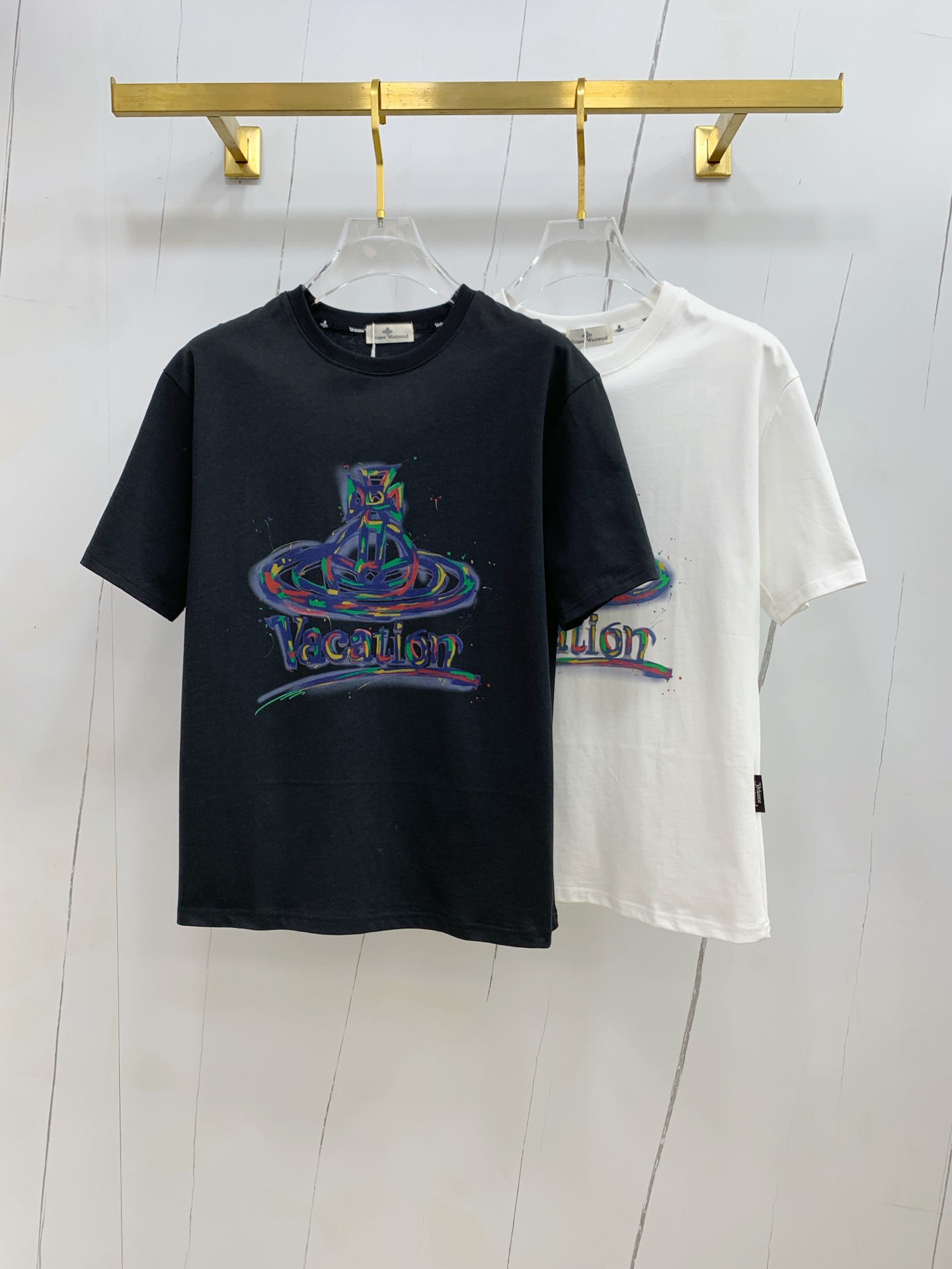 NO:471374,The Queen Mother of the West 2025 summer new short-sleeved T-shirt, the personalized art series exclusively released on the entire network. The versatile details are perfectly processed and pure cotton fabric is very exquisite. Original fabric. The same high-quality and comfortable hand feels very fashionable and personalized. A super versatile and beautiful style for men and women. The same color is black and white. The number of numbers M-3XL, T-shirt,tees, t-shirt,alexander wang19860909西太后2025夏季新款短袖T恤,个性艺术系列全网独家首发 百搭款细节处理完美纯棉面料十分精致 原版面料 网红明星同款高版本 高品质手感非常舒服 时尚又个性 超级百搭好看的一款男女同款颜色黑、白 码数M-3XL,,T-shirt,tees，t-shirt,alexander wang,Men's clothing