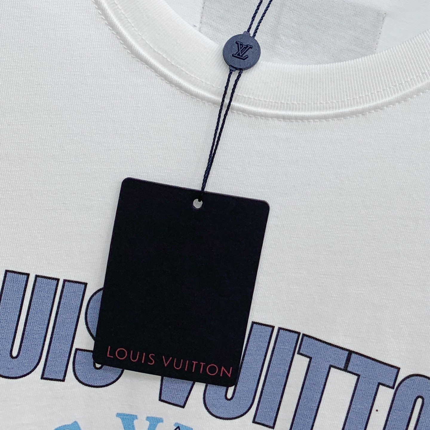 טי שירט קיץ Louis Vuitton 2025 - קולקציית אמנות ייחודית, נוחה ואופנתית 4 i1746809418043 1092 0 4
