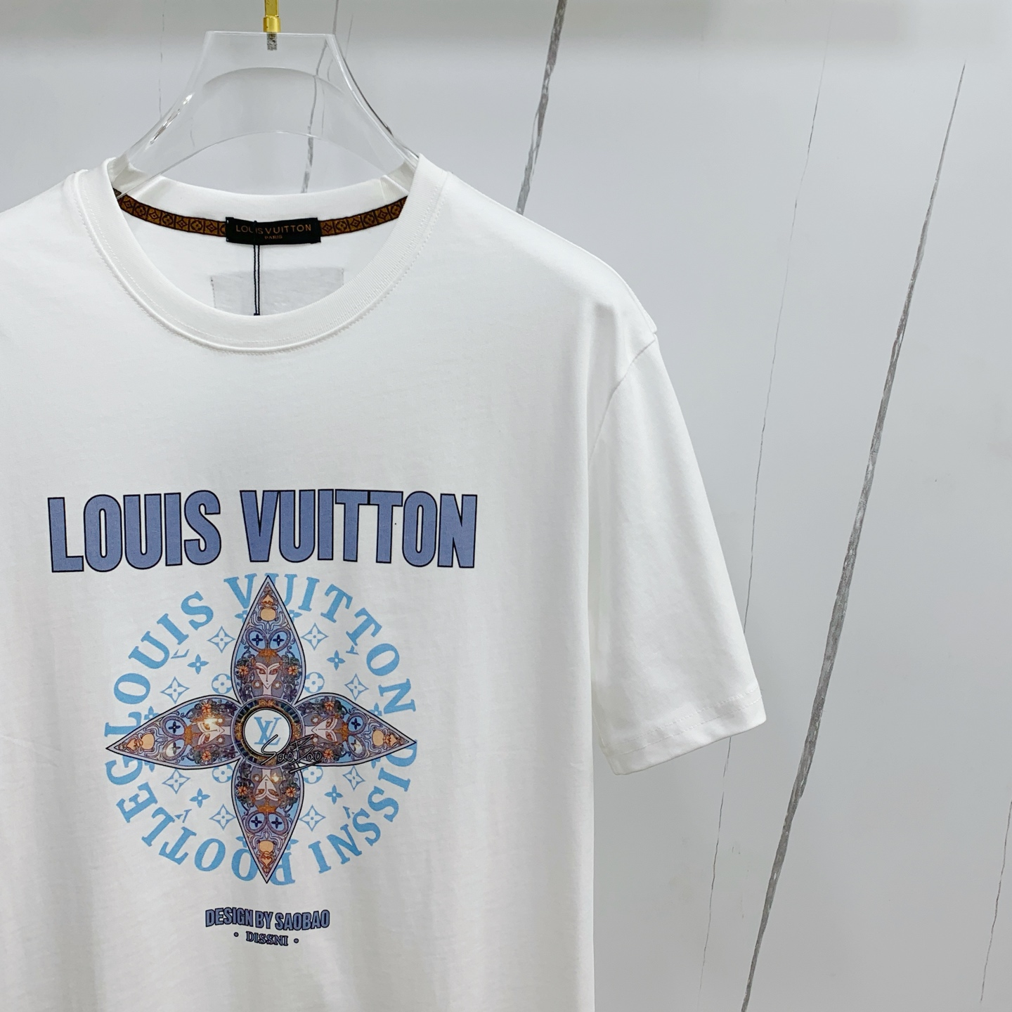 טי שירט קיץ Louis Vuitton 2025 - קולקציית אמנות ייחודית, נוחה ואופנתית 5 i1746809418175 5347 0 2