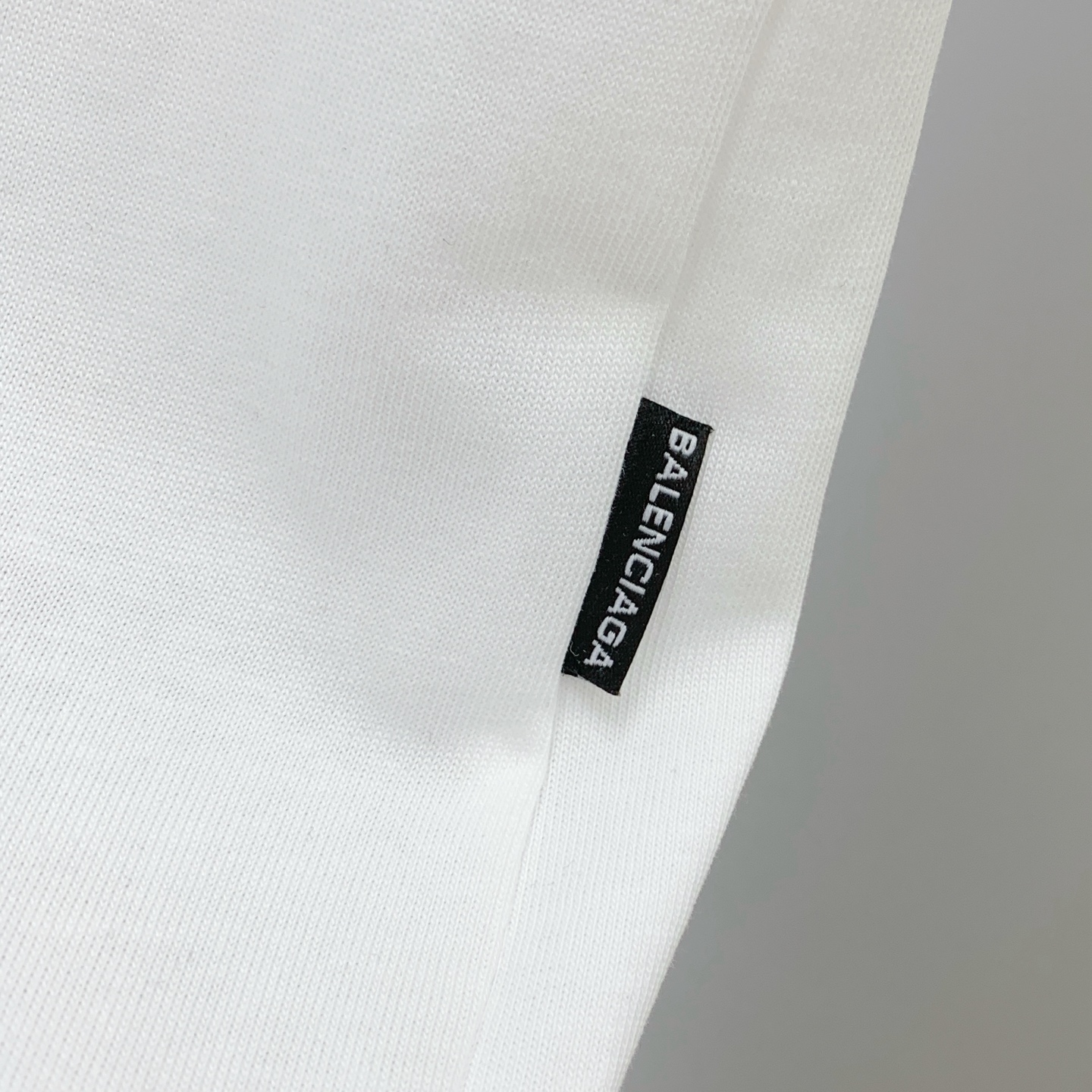 P巴黎世家2025夏季新款短袖T恤，个性艺术系列全网独家首发 百搭款细节处理完美纯棉面料十分精致 原版面