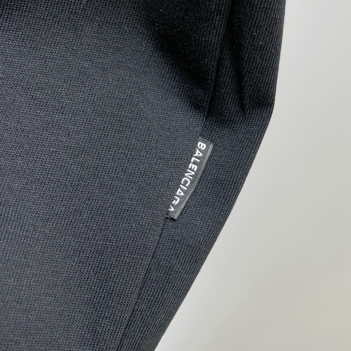 P巴黎世家2025夏季新款短袖T恤，个性艺术系列全网独家首发 百搭款细节处理完美纯棉面料十分精致 原版面